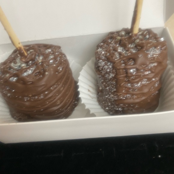 Delicious / 1 doz. ( 12 )
Chocolate covered 
GIANT MARSHMALLOWS - Picture 7 of 11